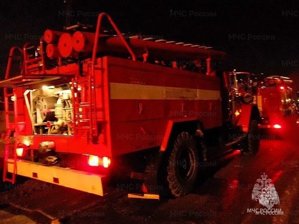 Пожарно-спасательные подразделения государственной противопожарной службы ликвидировали пожар в Трубчевском районе